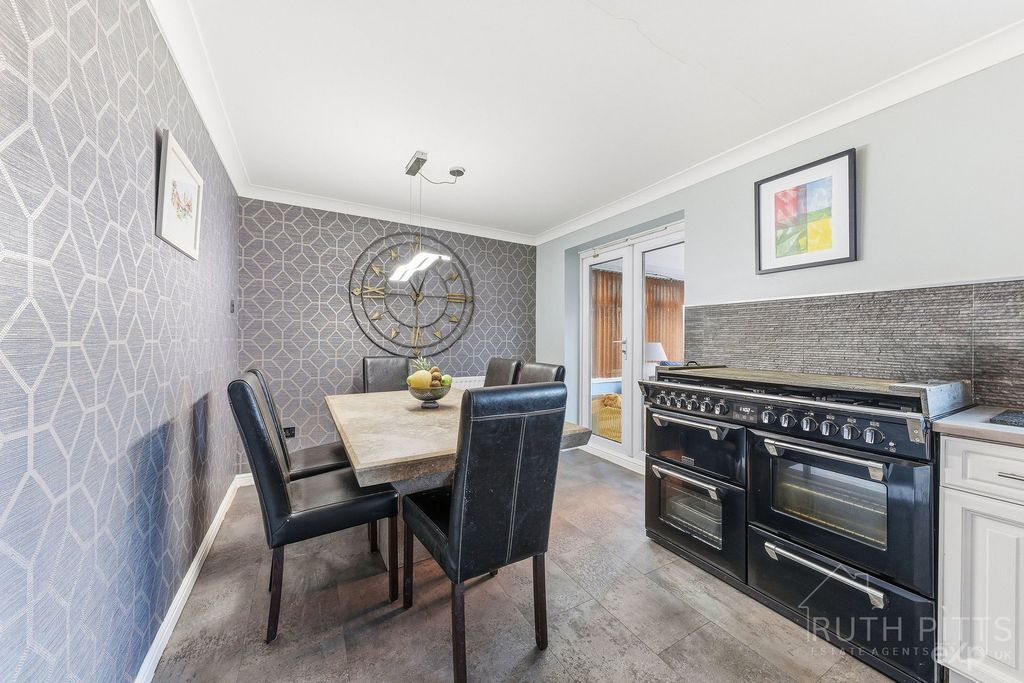 Additional image 8 of 4 bed detached house for saleGreenbank Close, Castleford WF10