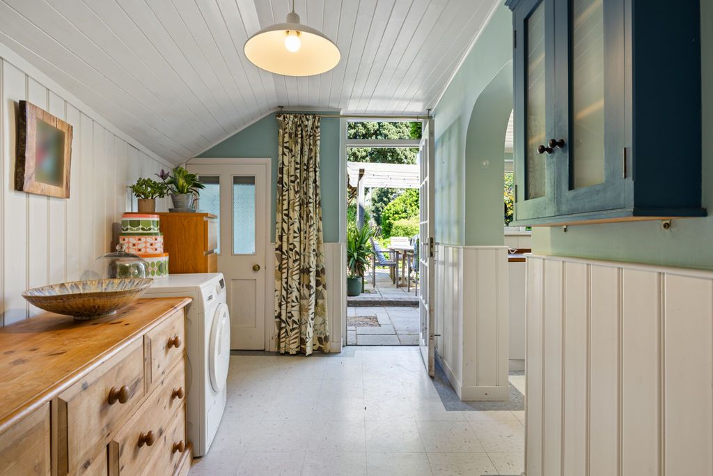 Additional image 13 of 4 bed semi-detached house for saleWhyke Road, Chichester PO19
