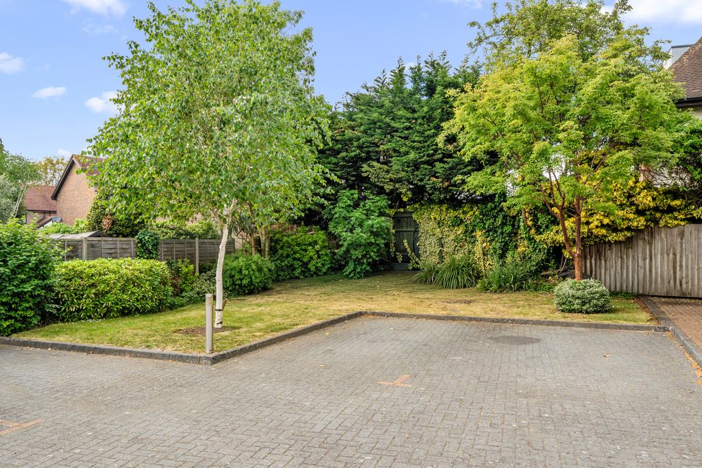 Additional image 18 of 2 bed flat for saleChertsey, Surrey KT16