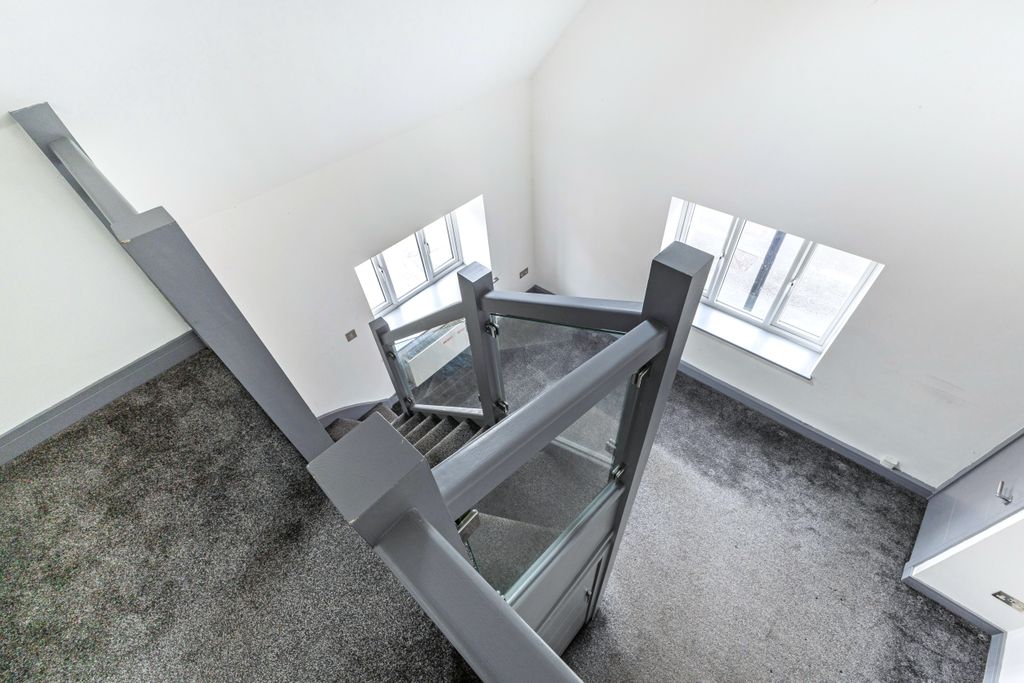 Additional image 5 of 3 bed flat for saleLondon Street, Chertsey KT16
