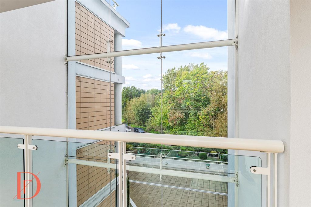 Additional image 18 of 2 bed flat for saleHigh Road, Chigwell IG7