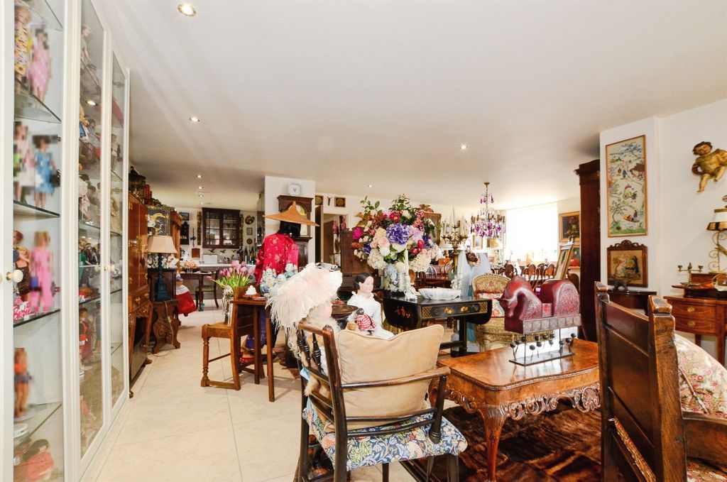Additional image 29 of 3 bed penthouse for saleMarlborough Drive, Bushey WD23