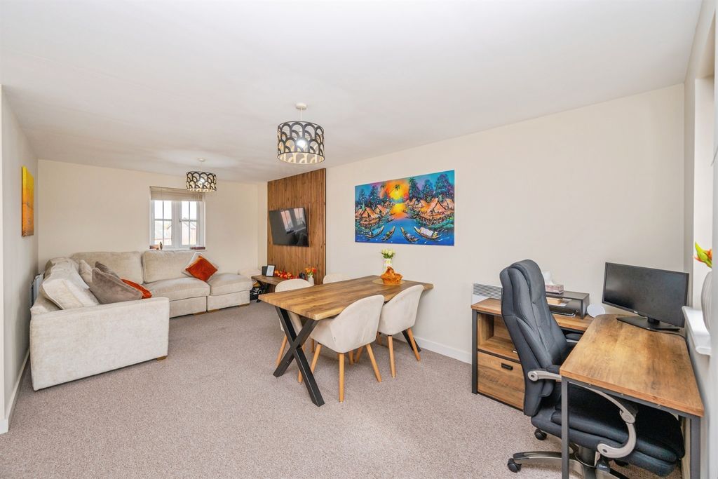 Additional image 7 of 2 bed flat for saleBurwaye Close, Lichfield WS13