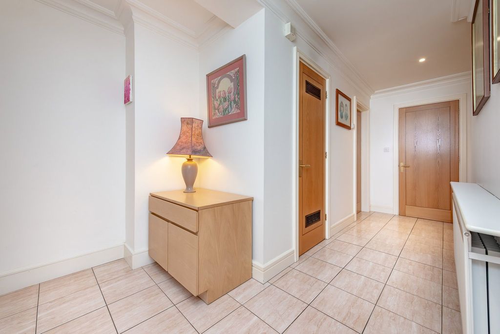 Additional image 18 of 5 bed flat for saleSt. Mary's Mount, Caterham CR3
