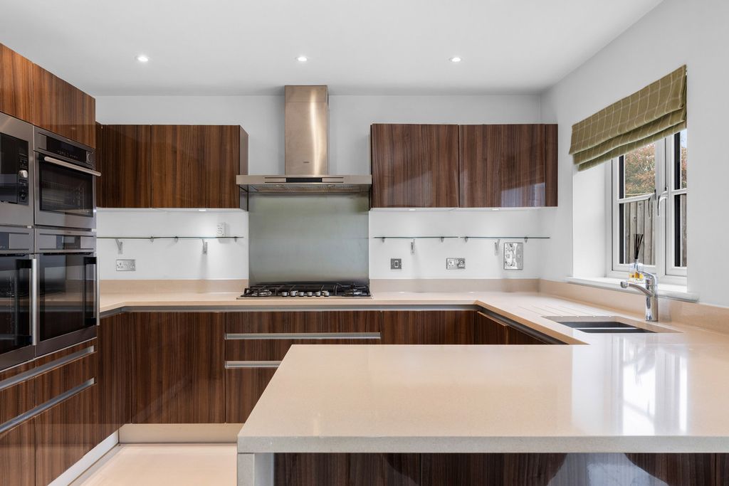 Additional image 5 of 5 bed detached house for saleHolland Park, Caterham CR3