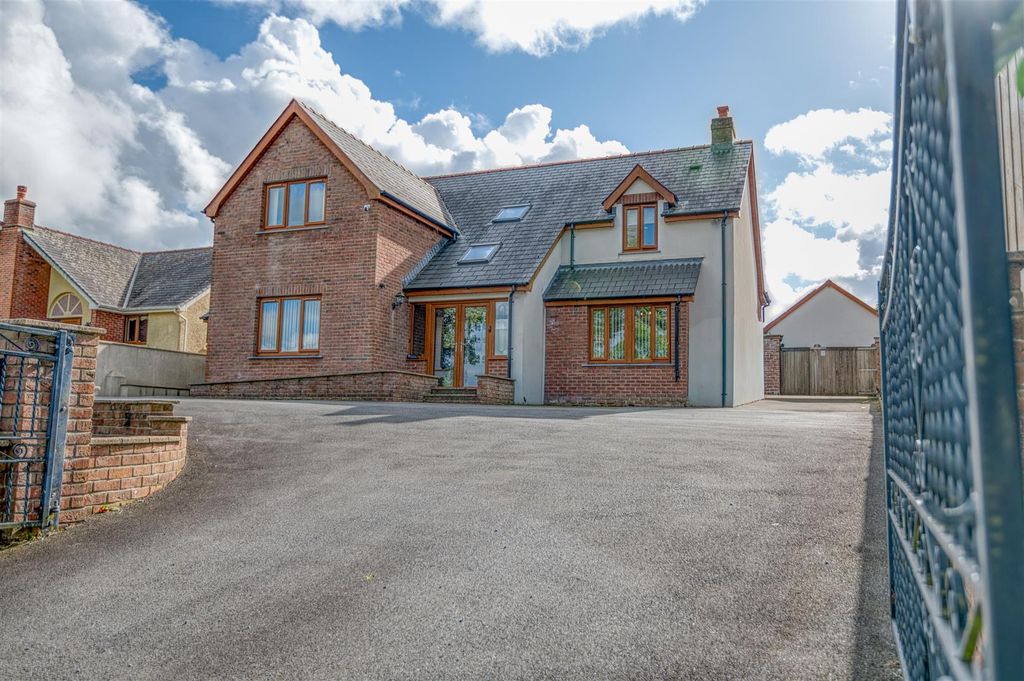 7 bed farm for saleBeulah, Newcastle Emlyn SA38