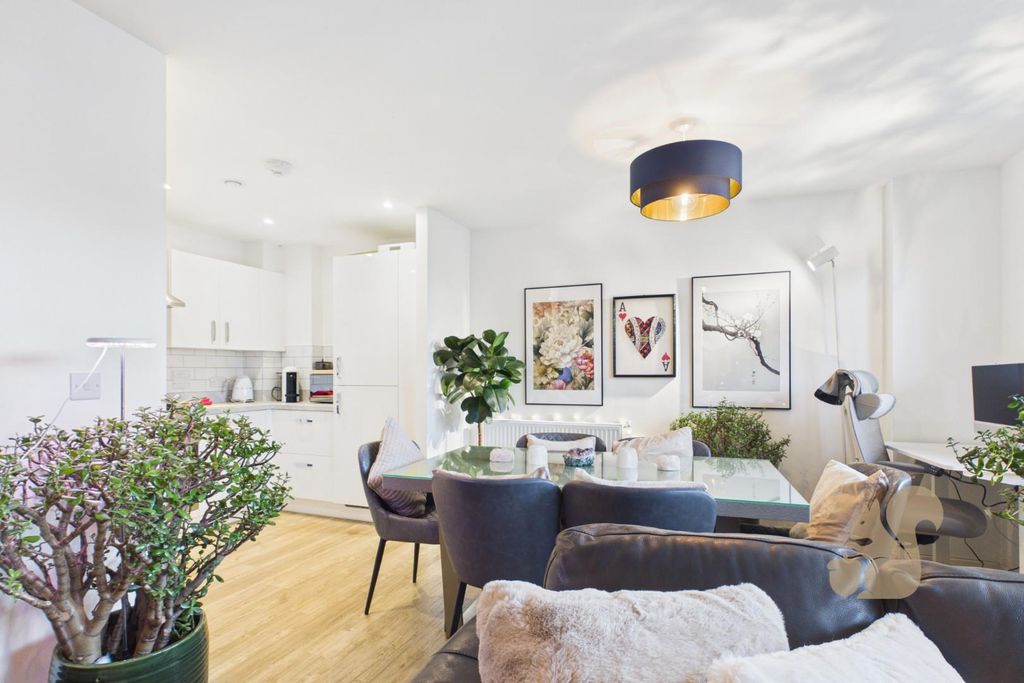 Additional image 5 of 2 bed flat for saleVictoria Road, Chelmsford CM1