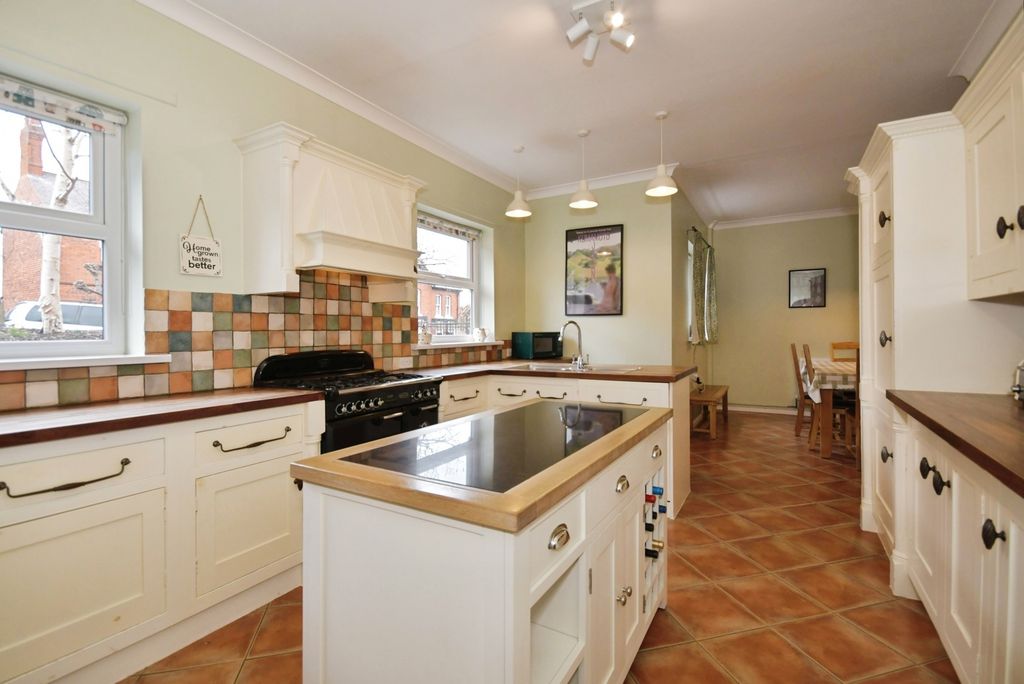 Additional image 3 of 5 bed detached house for saleCromwell Road, Chesterfield, Derbyshire S40