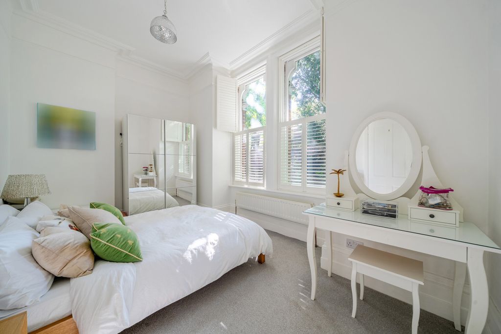 Additional image 11 of 4 bed flat for saleSusan Wood, Chislehurst BR7