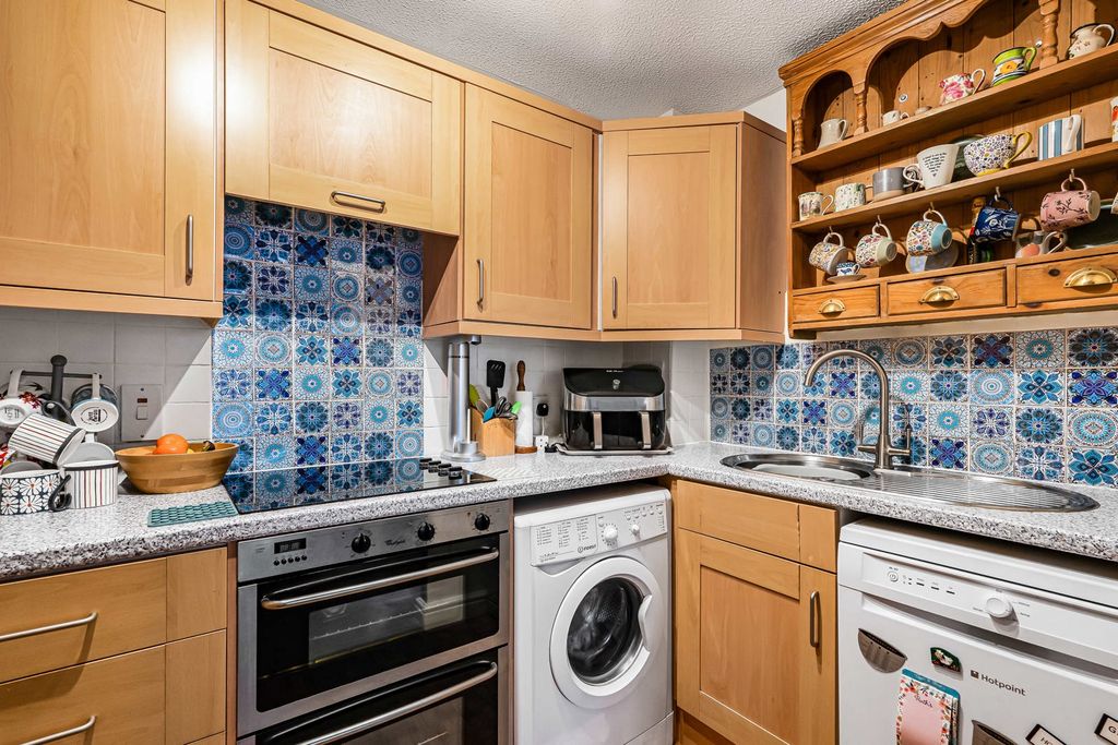 Additional image 5 of 2 bed flat for saleBarclay Court, Trafalgar Road, Cirencester, Gloucestershire GL7