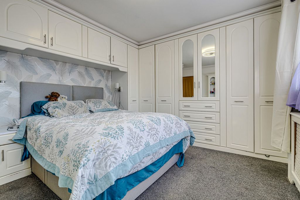 Additional image 14 of 5 bed semi-detached house for saleLylt Road, Canvey Island SS8