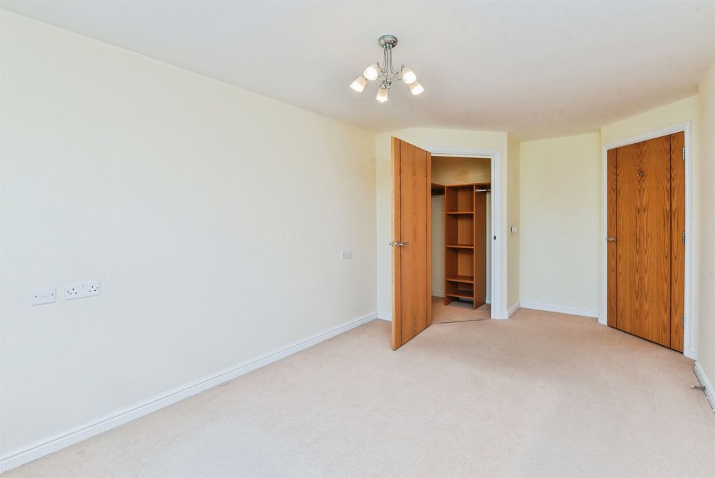 Additional image 5 of 2 bed flat for saleWestmead Lane, Chippenham SN15