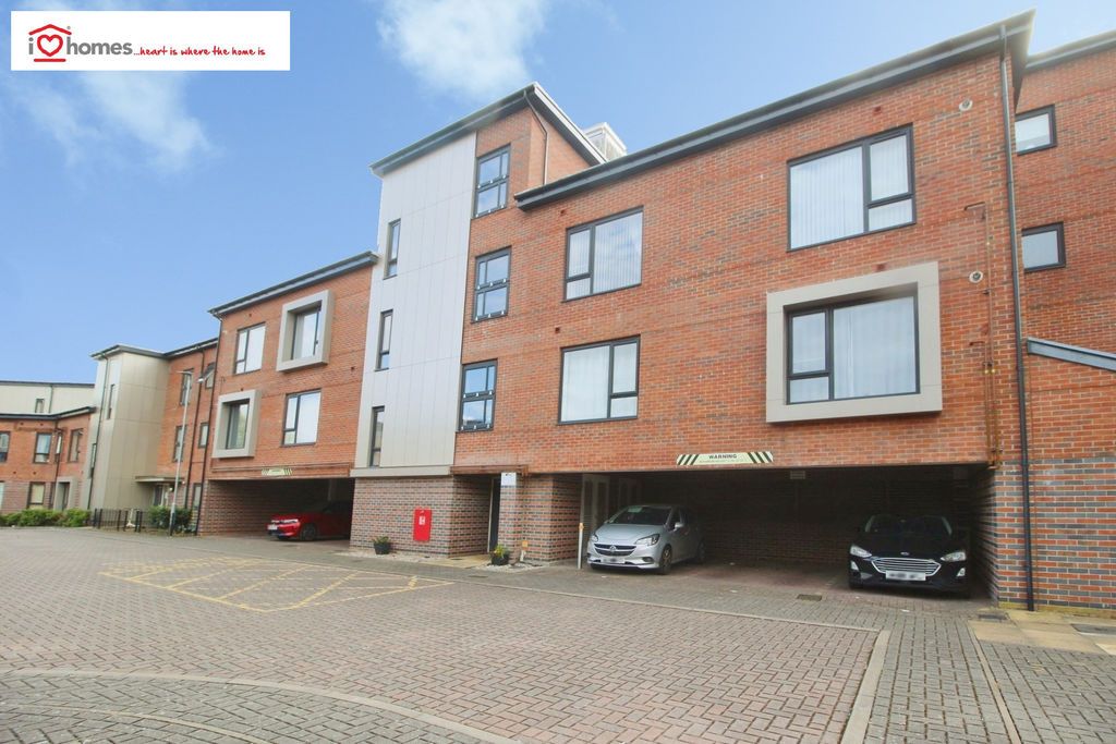 2 bed flat for saleLindon Close, Brownhills WS8 photo 2