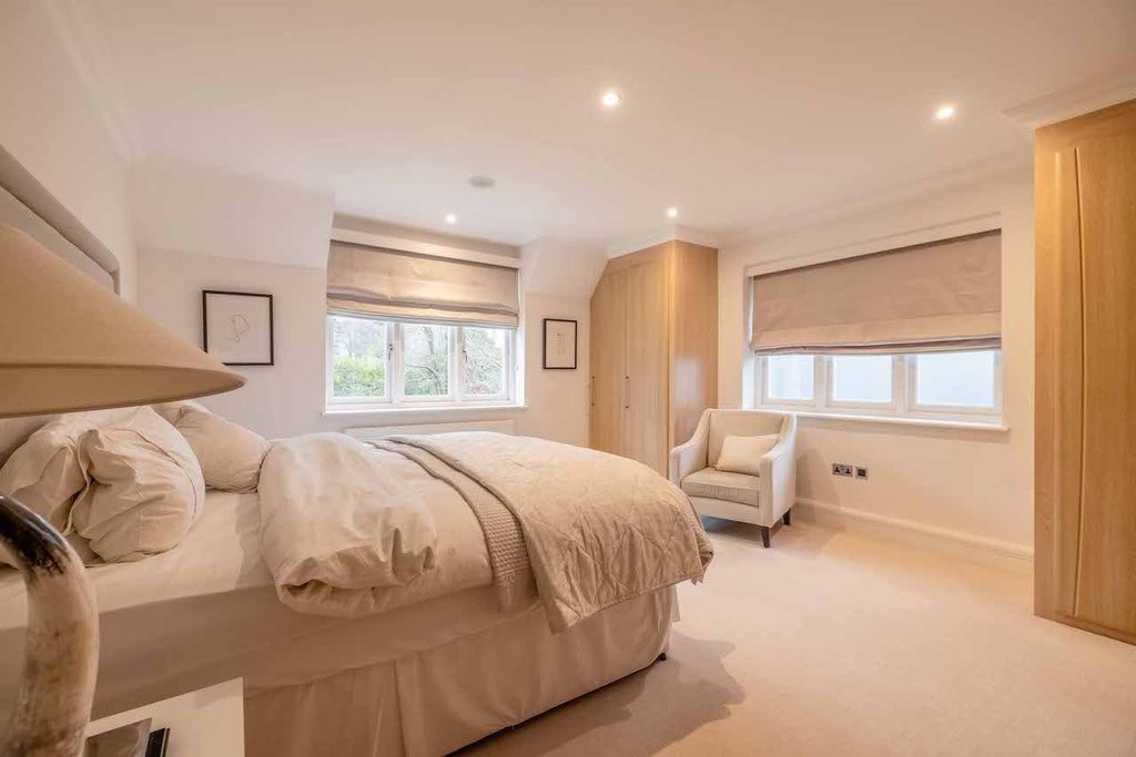 Additional image 20 of 6 bed detached house for saleBurtons Way, Chalfont St Giles HP8