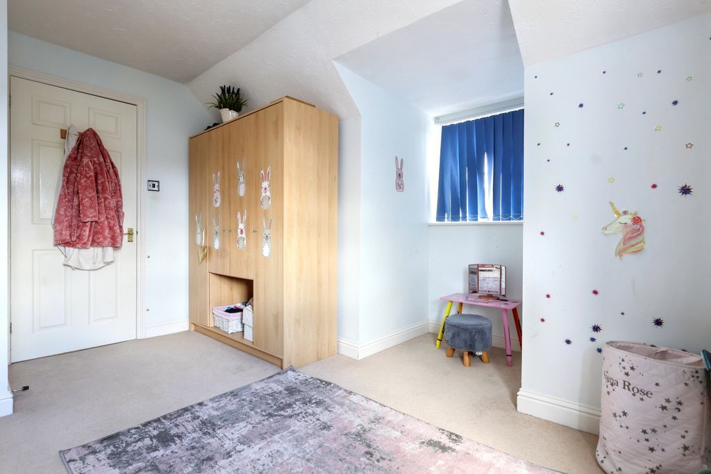 Additional image 16 of 4 bed detached house for sale16 Wychwood Close, Carterton OX18