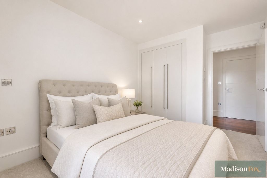 Additional image 18 of 2 bed flat for saleHigh Road, Chigwell, Essex IG7
