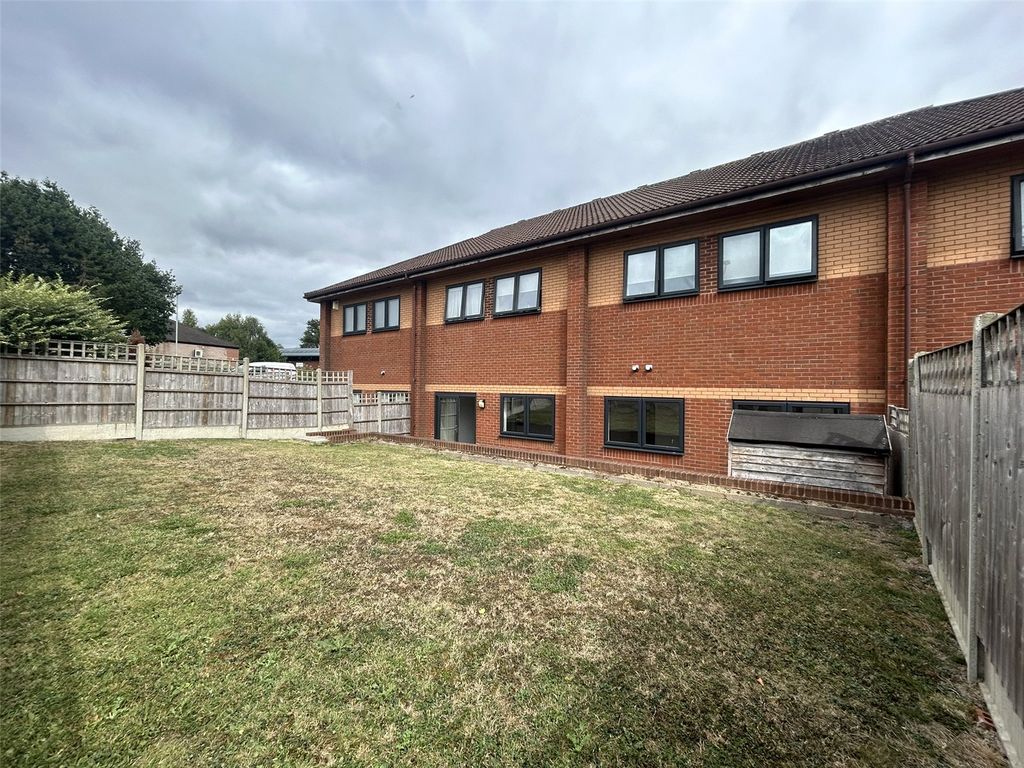 2 bed flat for saleLeach Road, Chard, Somerset TA20