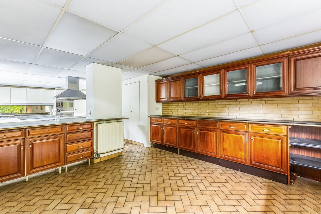 Additional image 11 of 7 bed detached house for saleRuxbury Road, Chertsey KT16