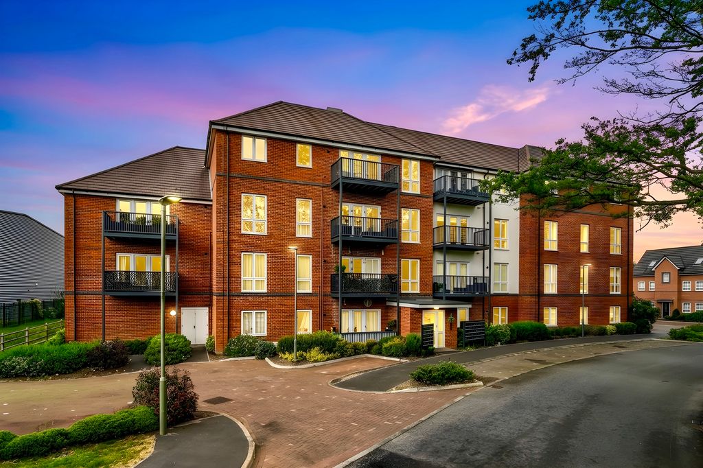 Additional image 20 of 2 bed flat for saleChertsey, Surrey KT16