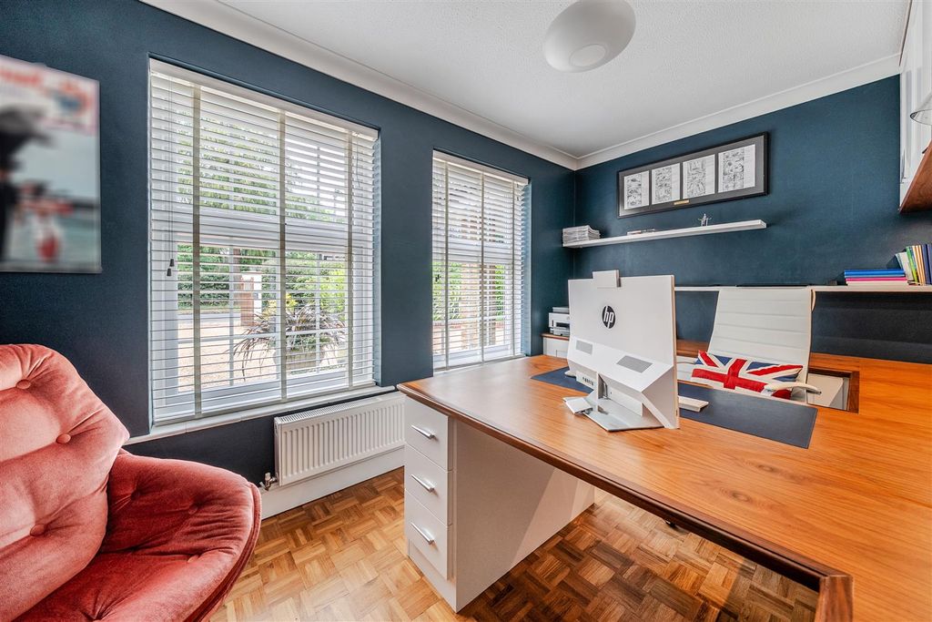 Additional image 13 of 6 bed detached house for saleCrawley Ridge, Camberley, Surrey GU15