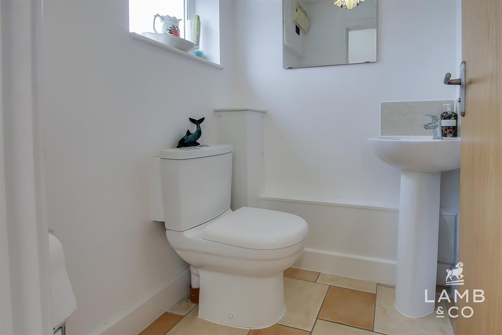 Additional image 26 of 5 bed detached house for saleLondon Road, Little Clacton CO16