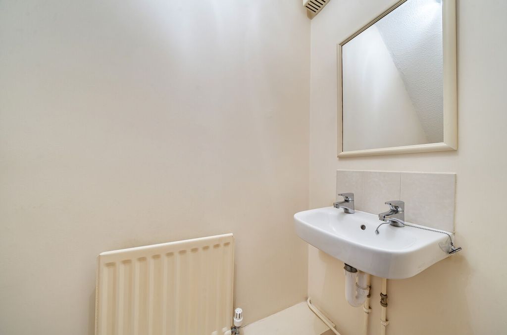 Additional image 10 of 3 bed flat for saleChapel Street, Chichester PO19