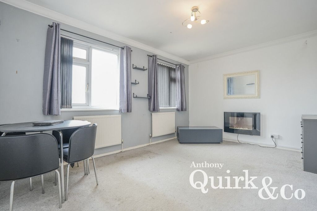 Additional image 3 of 2 bed flat for saleMornington Cresent, Canvey Island SS8