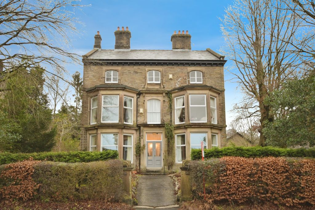 3 bed flat for saleSt. Johns Road, Buxton, Derbyshire SK17