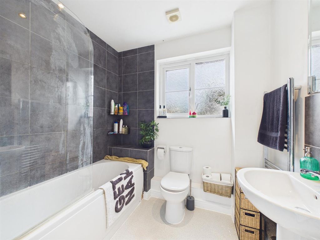 Additional image 9 of 2 bed flat for saleMiddlefield Road, Chippenham SN14