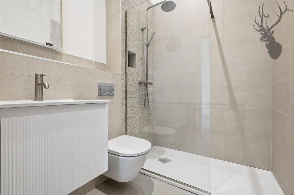 Additional image 11 of 2 bed flat for saleThe Oaks, Chigwell IG7