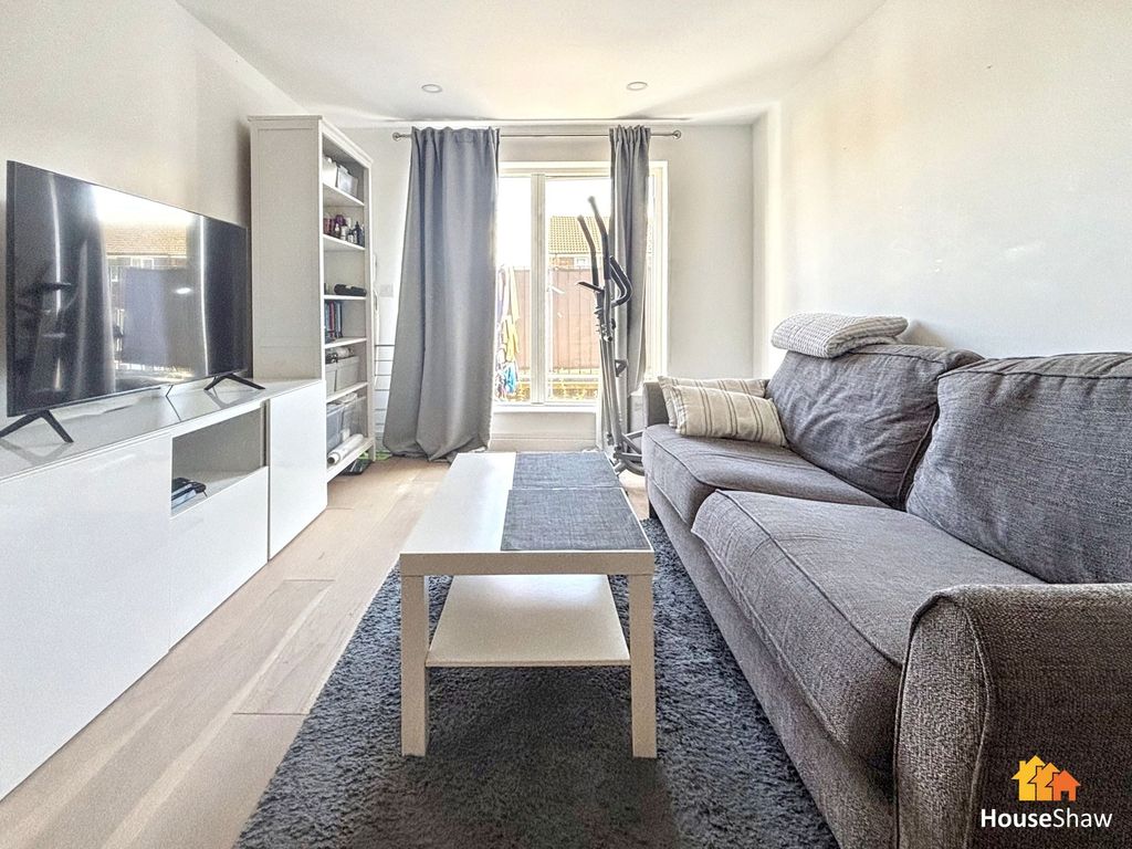 1 bed flat for saleLindo Close, Chesham HP5 photo 4