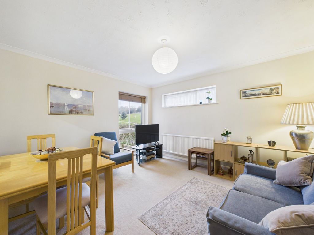 Additional image 2 of 3 bed flat for saleAvenue House, Park Road, Chesham, Buckinghamshire HP5
