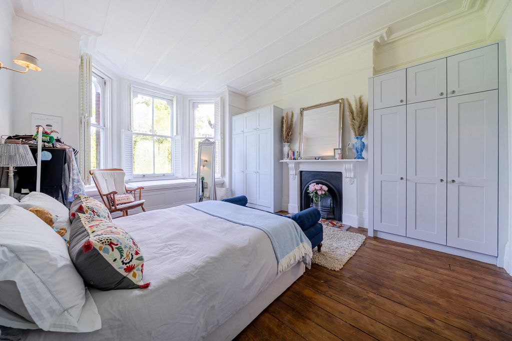 Additional image 9 of 4 bed flat for saleSusan Wood, Chislehurst BR7