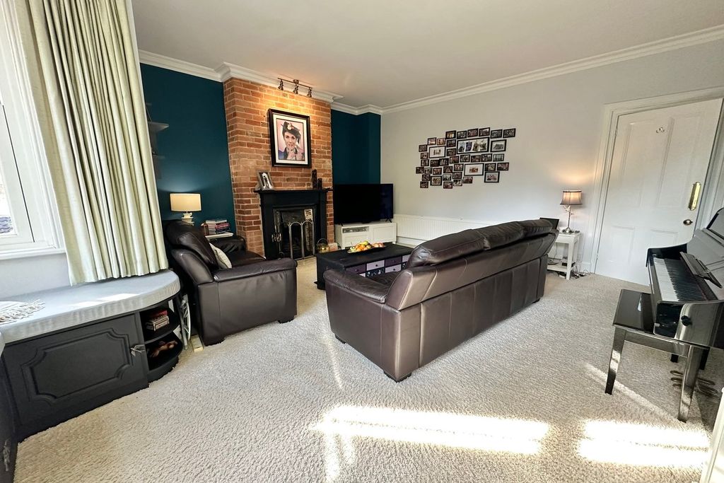 Additional image 5 of 2 bed flat for salePortesbery Road, Camberley GU15