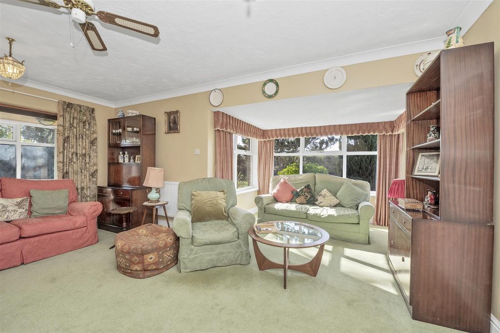 Additional image 4 of 3 bed detached bungalow for salePine Leys, Bury St Edmunds IP32