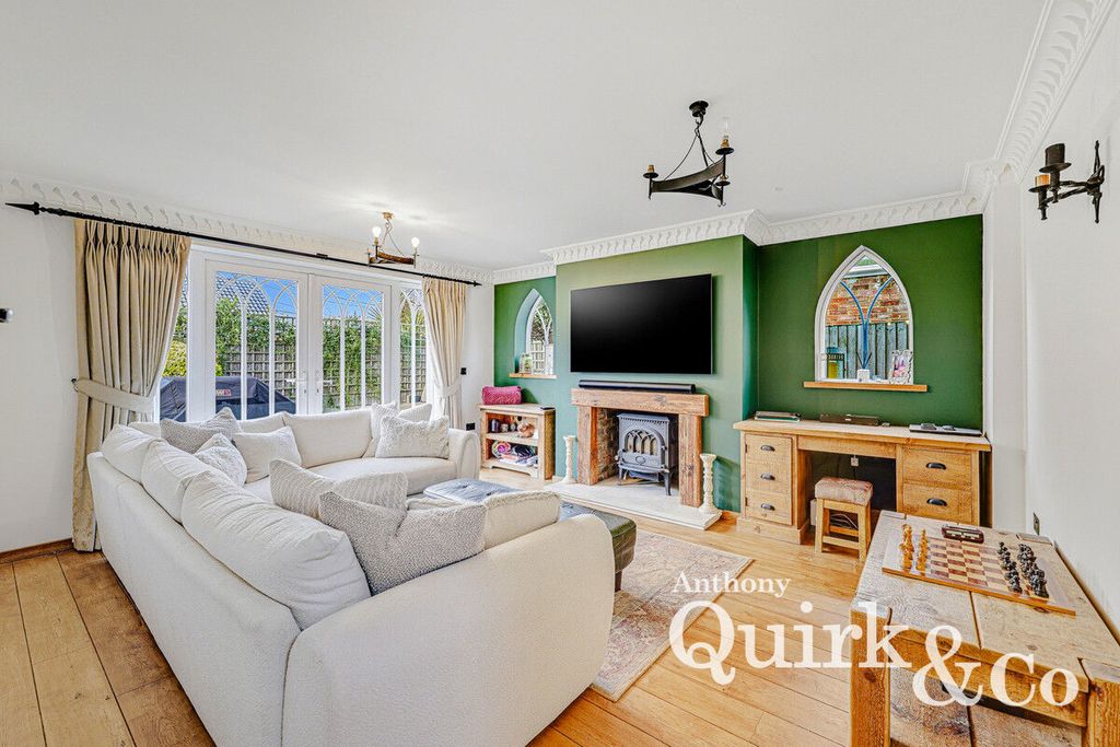 Additional image 6 of 4 bed detached house for saleHannett Road, Canvey Island SS8