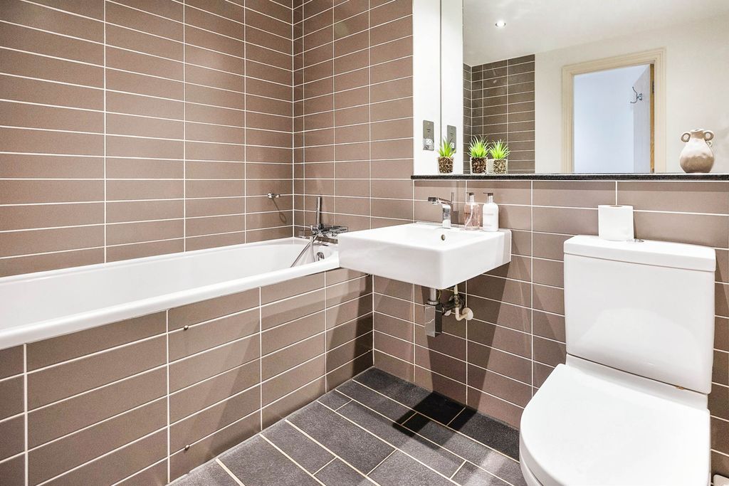 Additional image 8 of 2 bed flat for saleNew Dover Road, Canterbury CT1