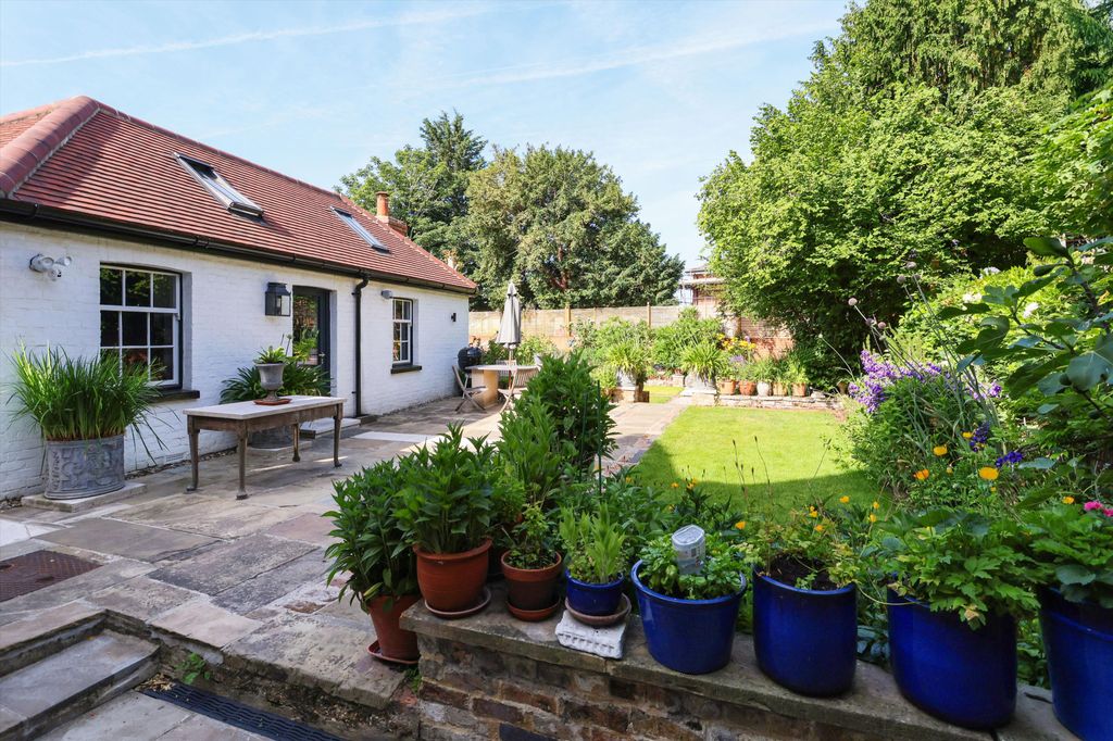 Additional image 22 of 5 bed link detached house for saleWindsor Street, Chertsey, Surrey KT16