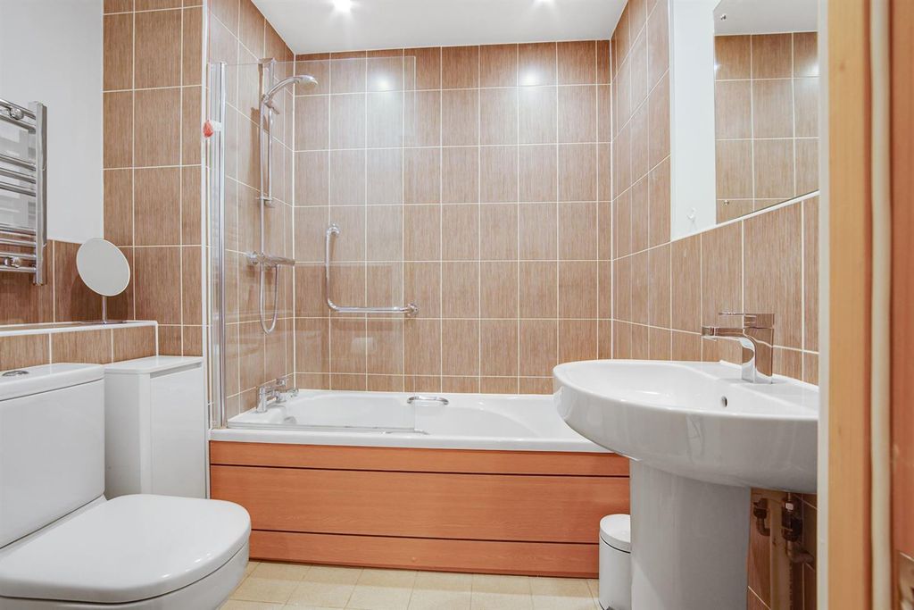 Additional image 8 of 2 bed flat for saleSt. Pauls Cray Road, Chislehurst BR7