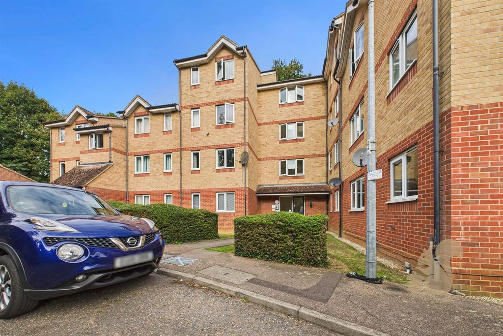 2 bed flat for saleLucas Road, Sudbury CO10