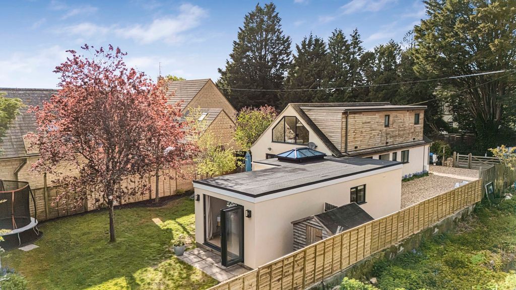 4 bed bungalow for saleBarn Way, Cirencester, Gloucestershire GL7