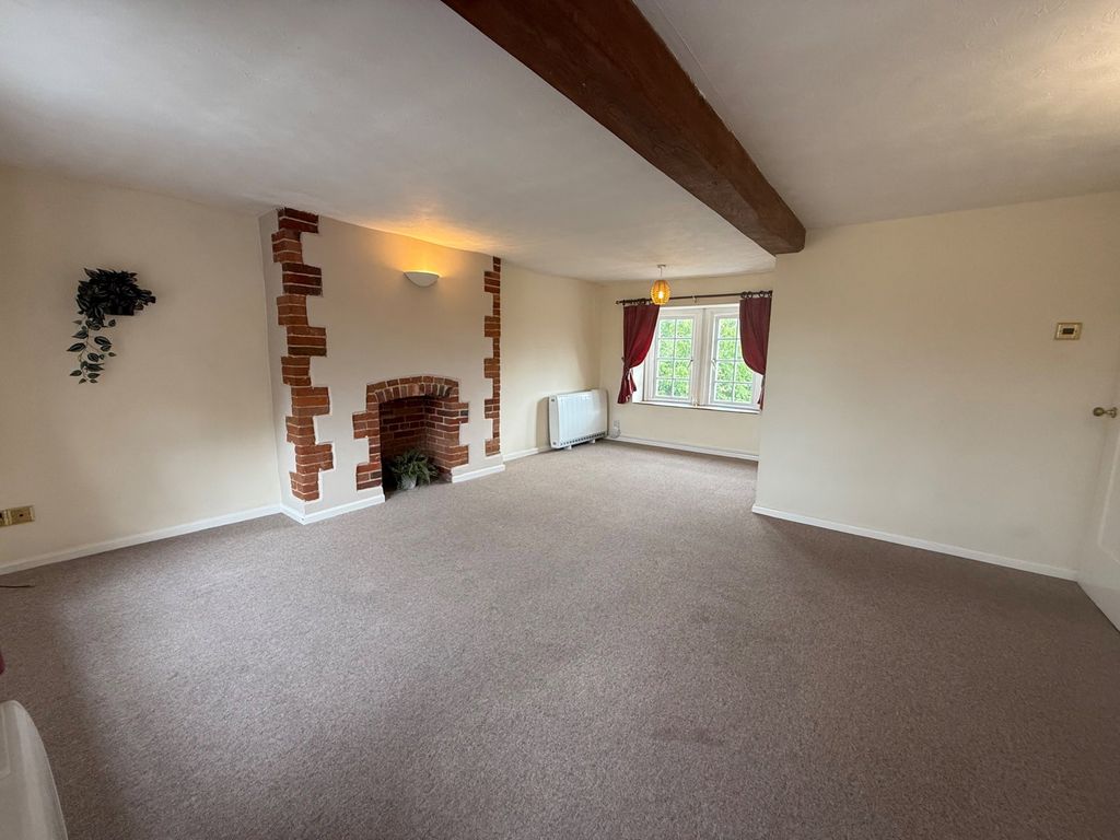 2 bed flat for saleThe Green, Calne SN11 photo 4