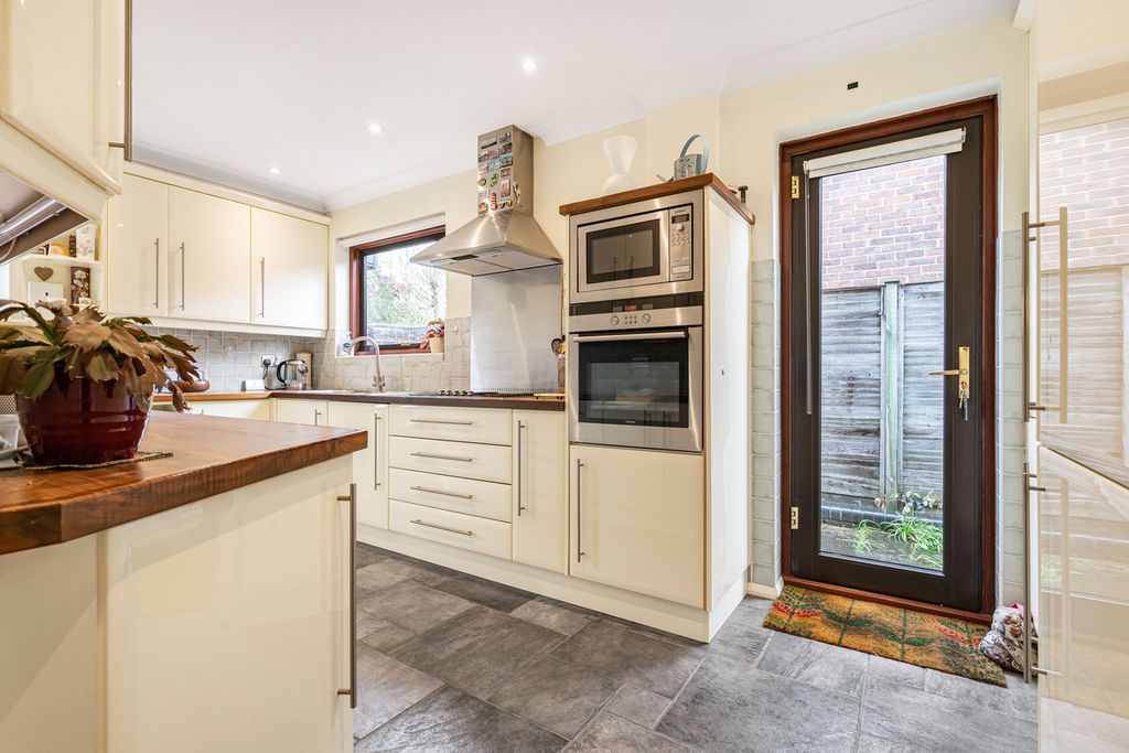 Additional image 6 of 3 bed detached bungalow for saleBroad Walk, Caterham CR3