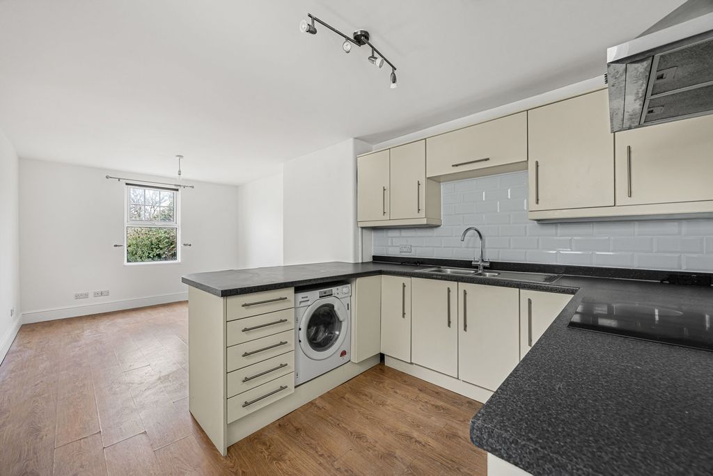Additional image 4 of 2 bed flat for saleAshcroft Road, Cirencester, Gloucestershire GL7