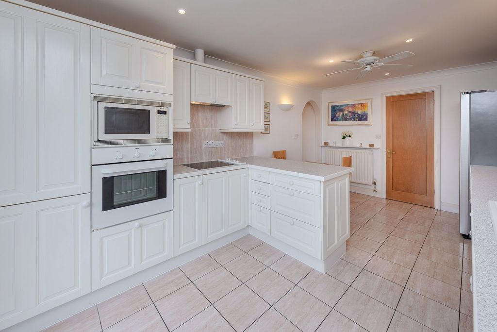 Additional image 14 of 5 bed flat for saleSt. Mary's Mount, Caterham CR3
