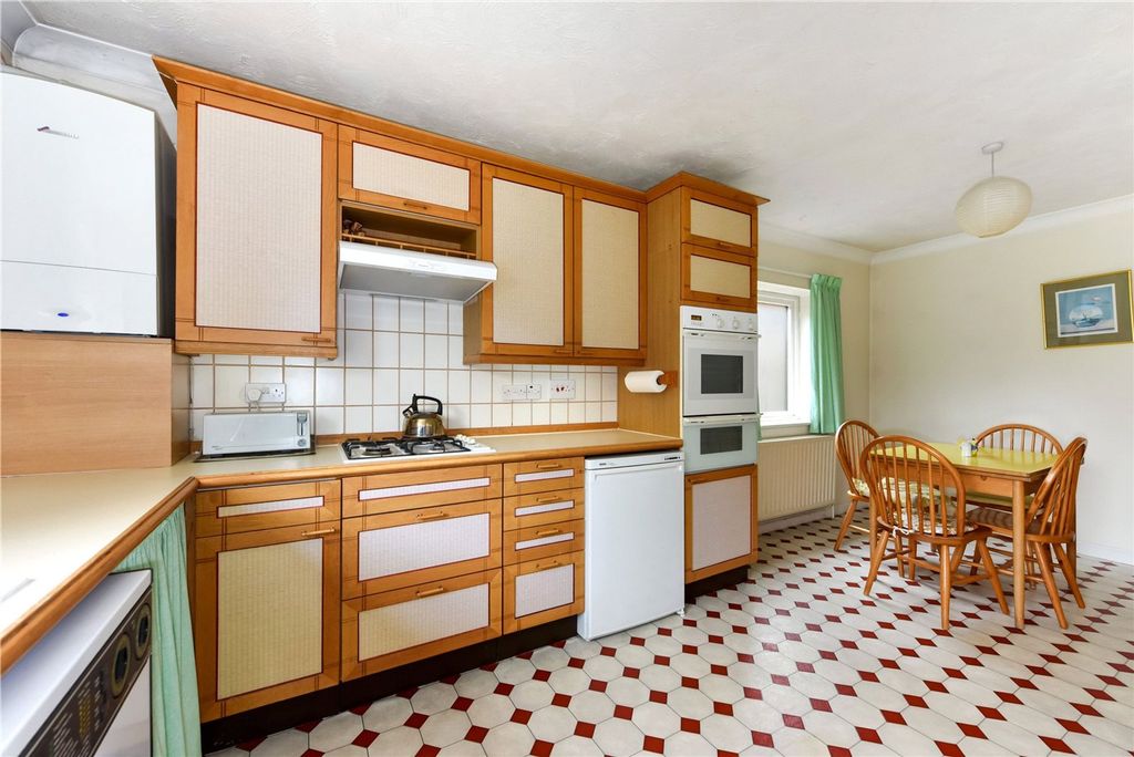 Additional image 8 of 2 bed flat for saleHenty Gardens, Chichester PO19