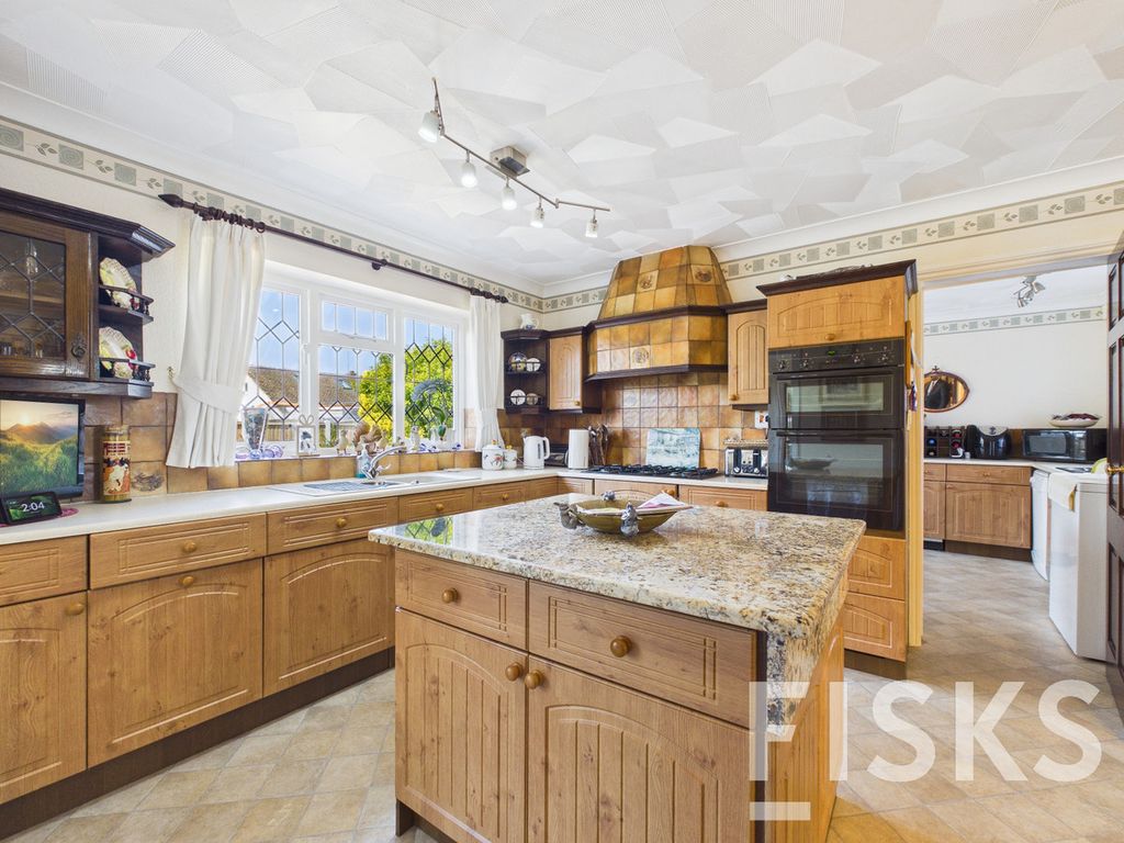 Additional image 8 of 4 bed detached house for saleLeigh Road, Canvey Island SS8