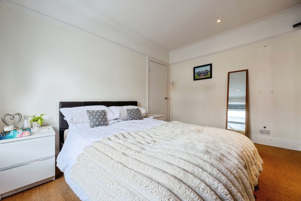 Additional image 5 of 2 bed flat for saleFernleigh Road, Wadebridge, Cornwall PL27