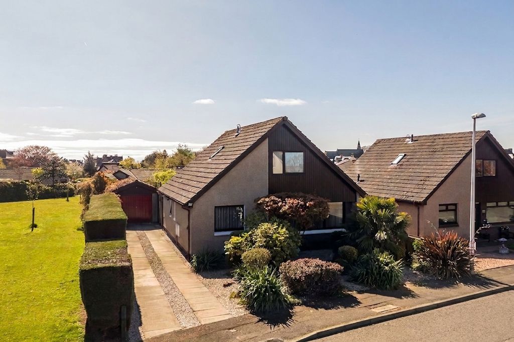 3 bed detached house for sale63 Newton Crescent, Carnoustie DD7