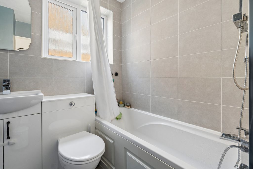 Additional image 17 of 2 bed maisonette for saleDarvell Drive, Chesham HP5